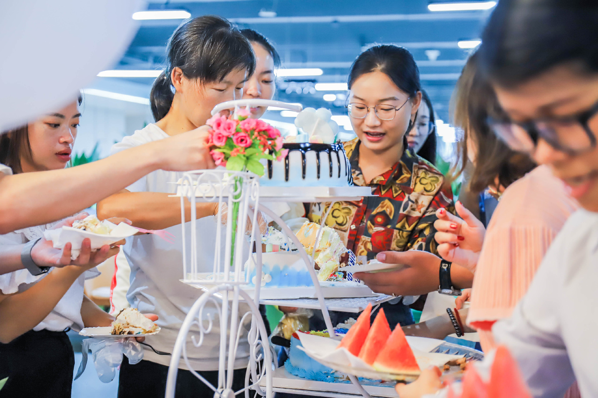 芳辰喜岁,融化心“甜”。生日大party,欢乐不限时!-公司动态-深圳市亚飞电子商务有限公司-1-成为最懂客户的企业;2-到2050年,培育出 ...