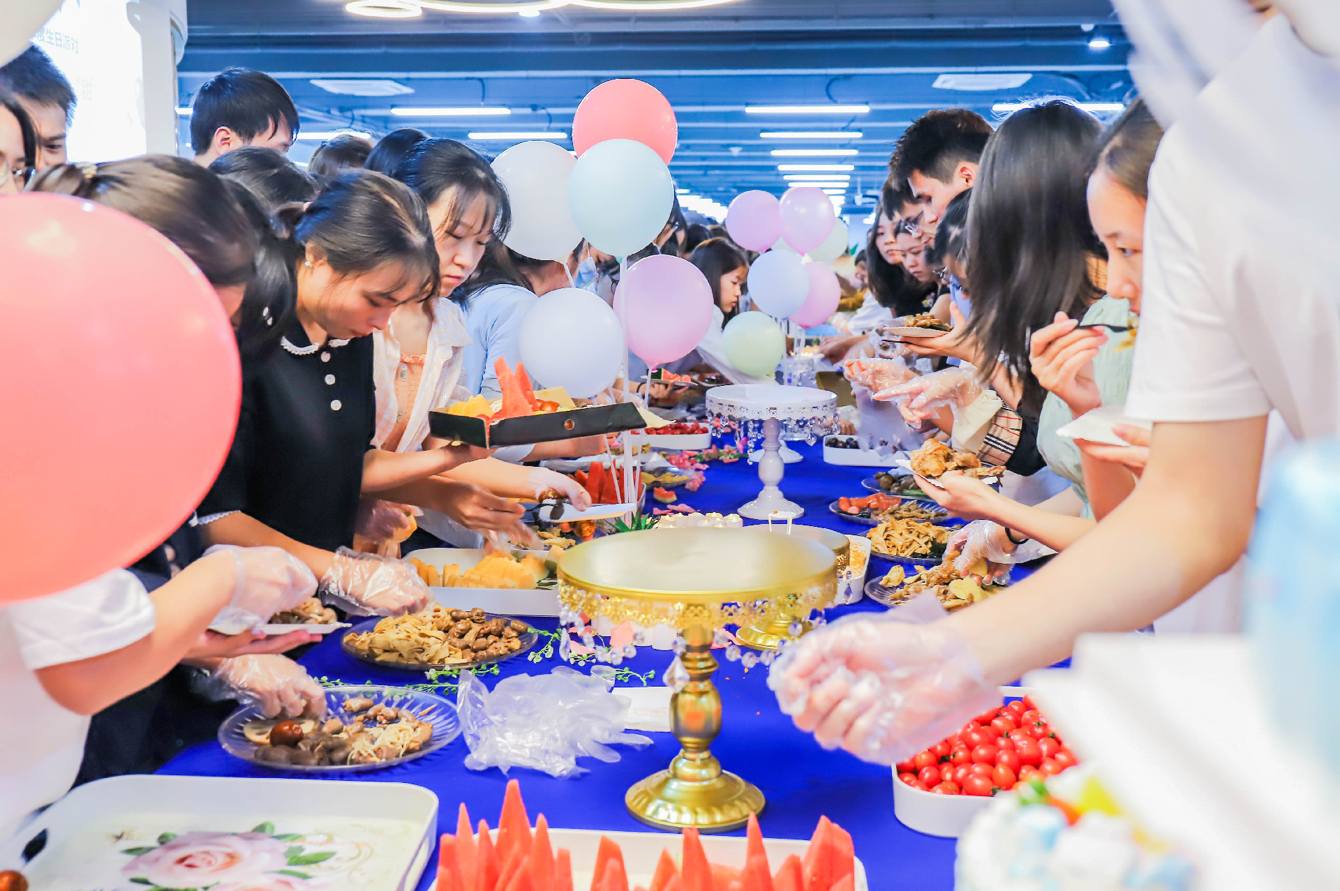 芳辰喜岁,融化心“甜”。生日大party,欢乐不限时!-公司动态-深圳市亚飞电子商务有限公司-1-成为最懂客户的企业;2-到2050年,培育出 ...